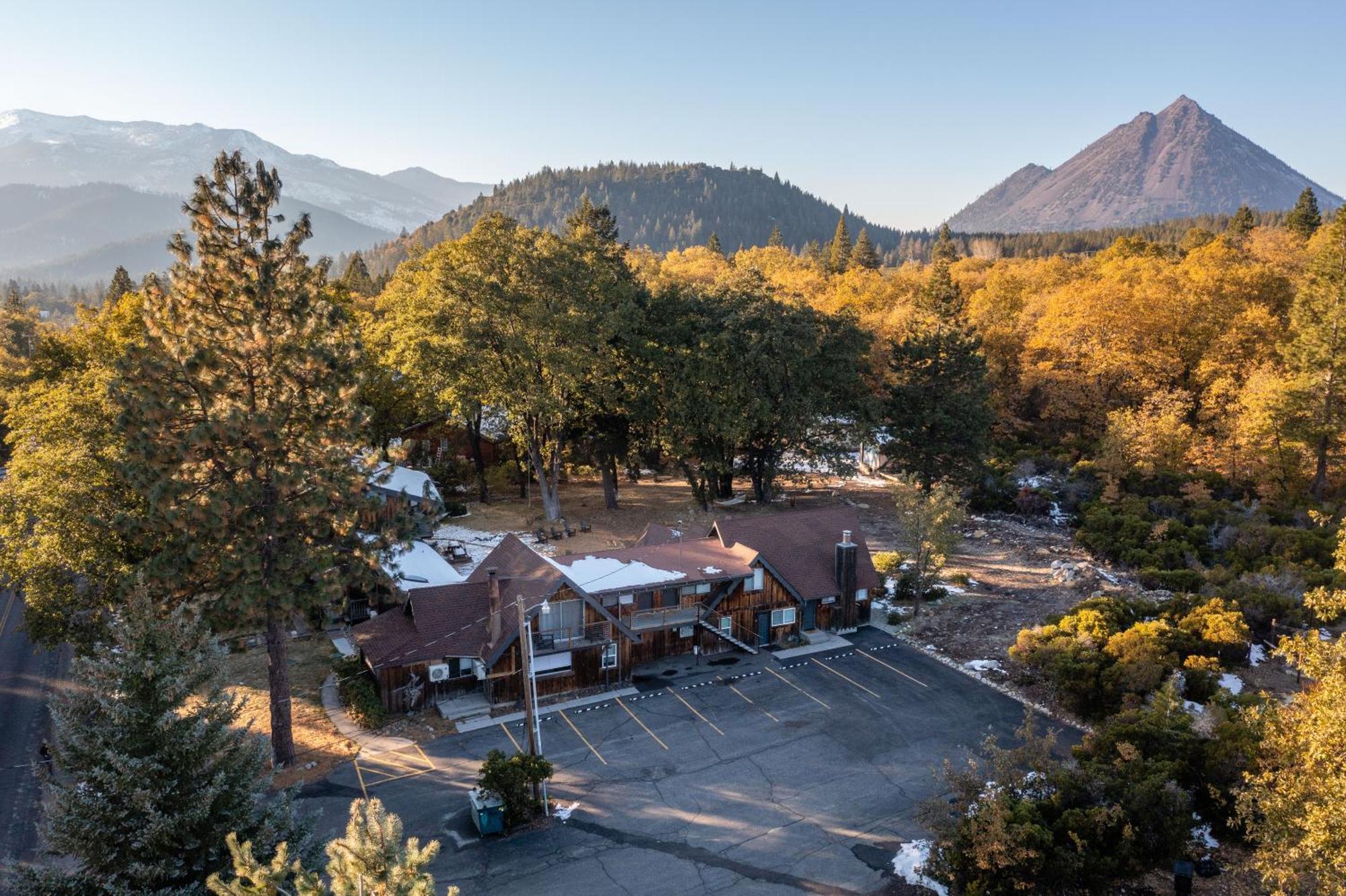 Basecamp Lodge Mount Shasta Exterior foto